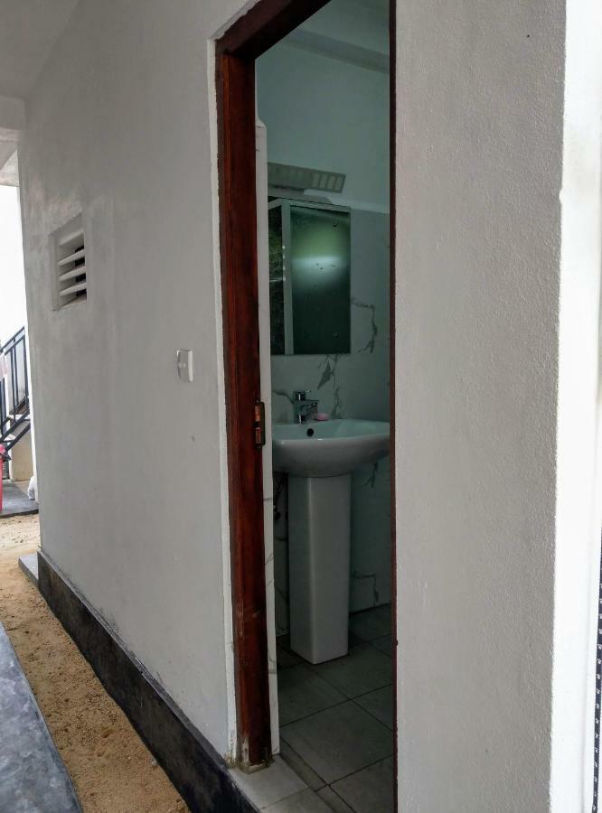 The Kaktus House At Airport Pansiyon Katunayaka Dış mekan fotoğraf